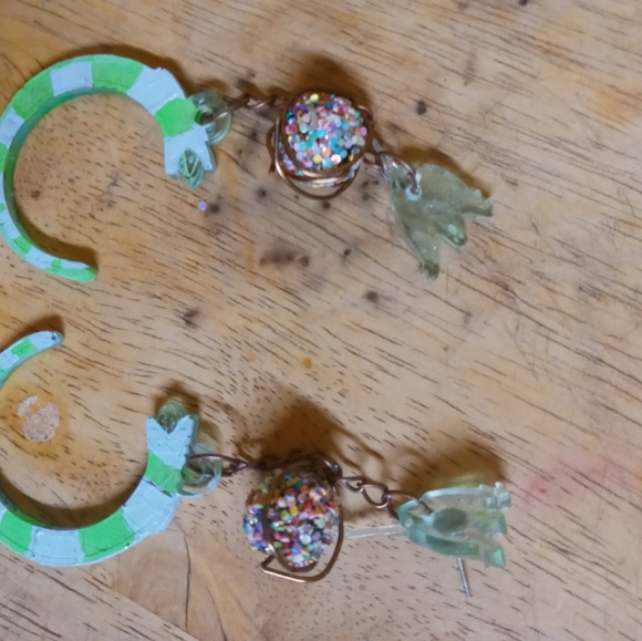 Sandworm and ghost resin earrings - Picture 4 of 6